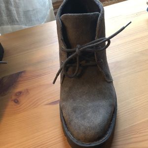 Born suede chukka boots size 6.5 med